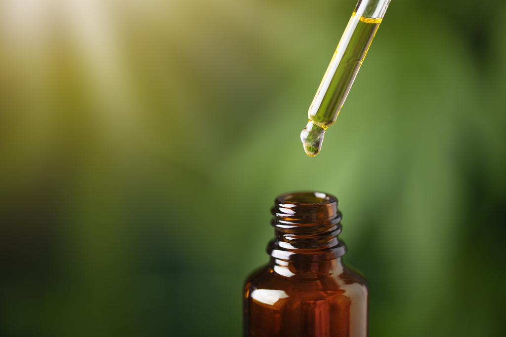 Tout savoir sur l’huile de CBD : bienfaits, utilisations et précautions